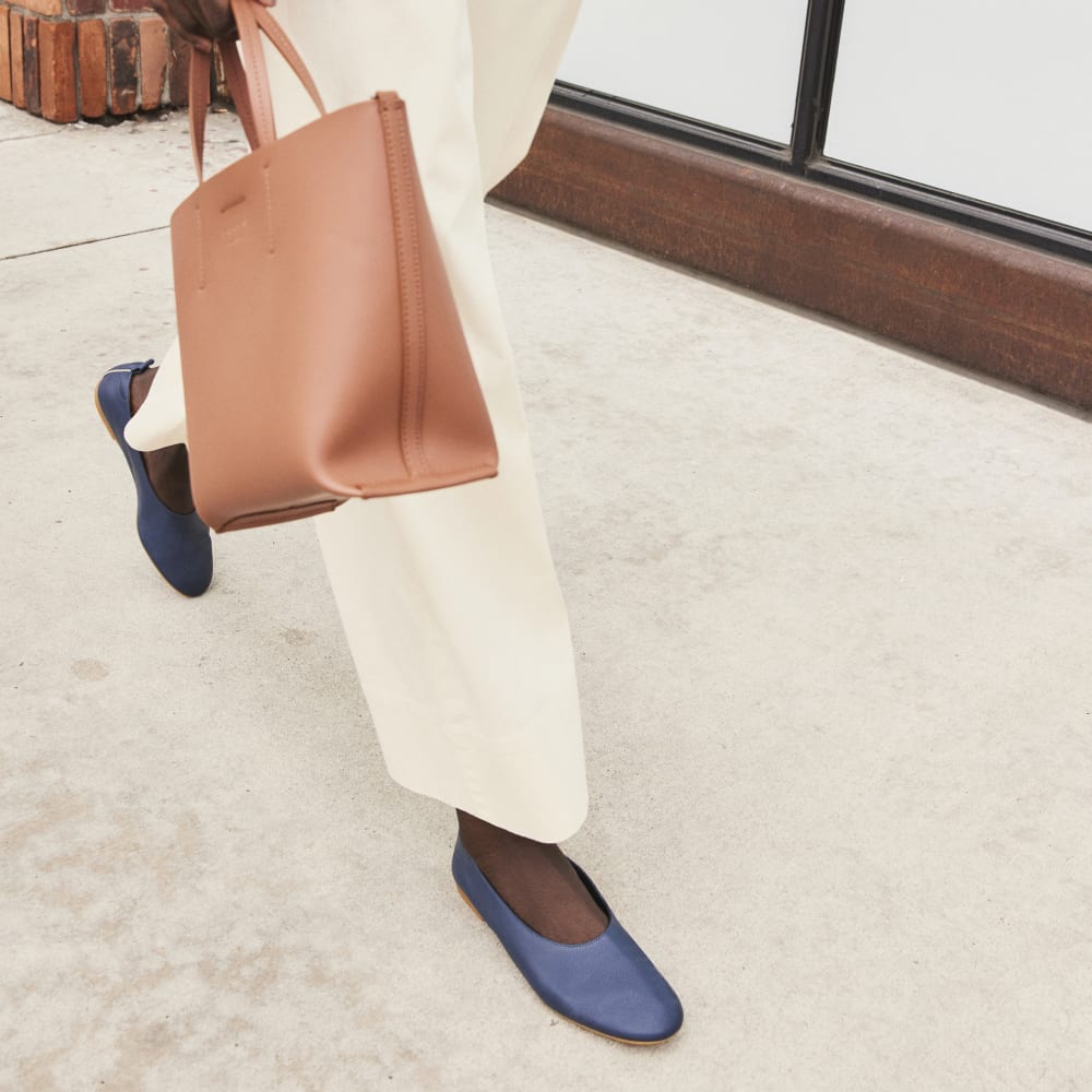 The Day Glove in Narrow Fit in Navy — detail view