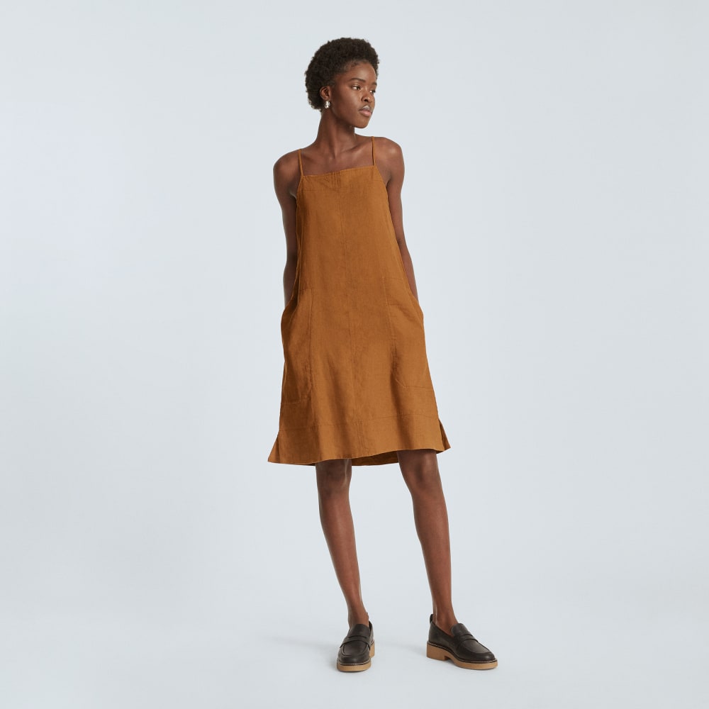 The Linen Apron Dress in Tawny Brown — detail view
