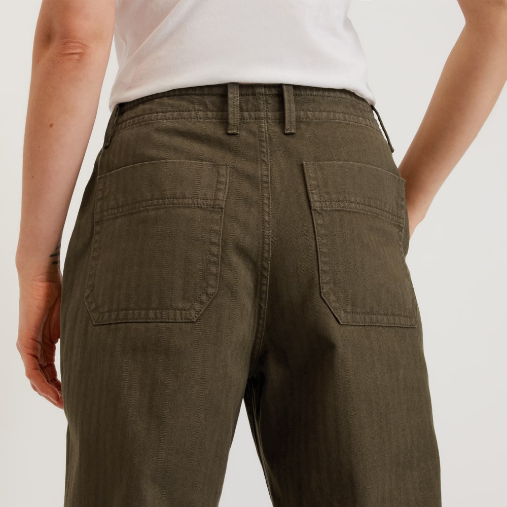 The Organic Cotton Herringbone Pant in Beech — detail view