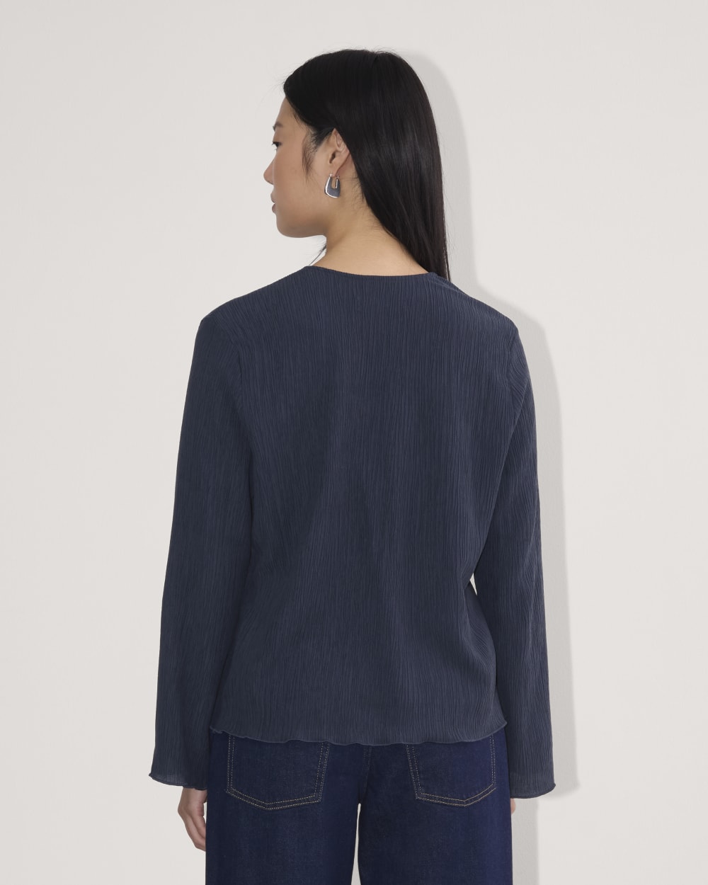 The Crinkle Long-Sleeve in Navy — detail view