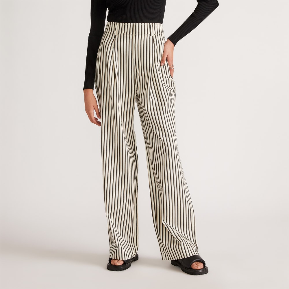 The Draper Pleated Pant in Buttersmooth in Ombre Stripe — detail view