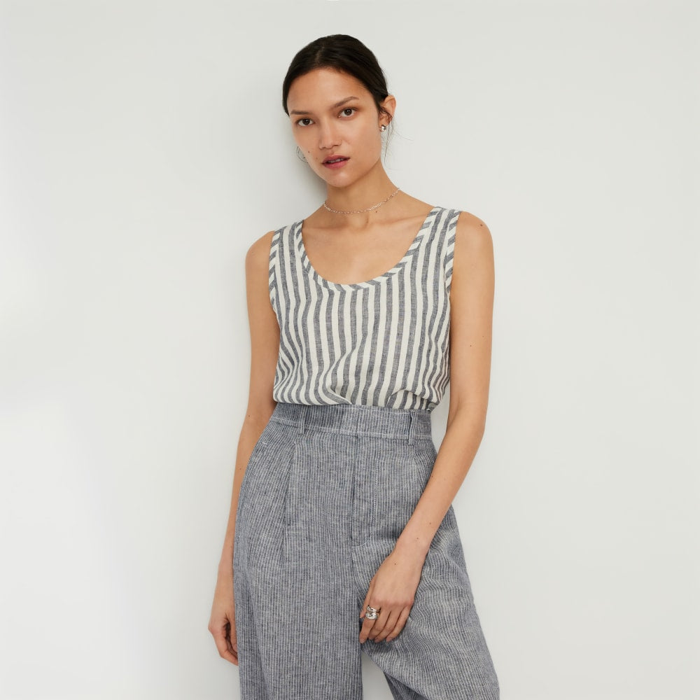 The Scoop Tank in Linen in Bone/Navy — front view