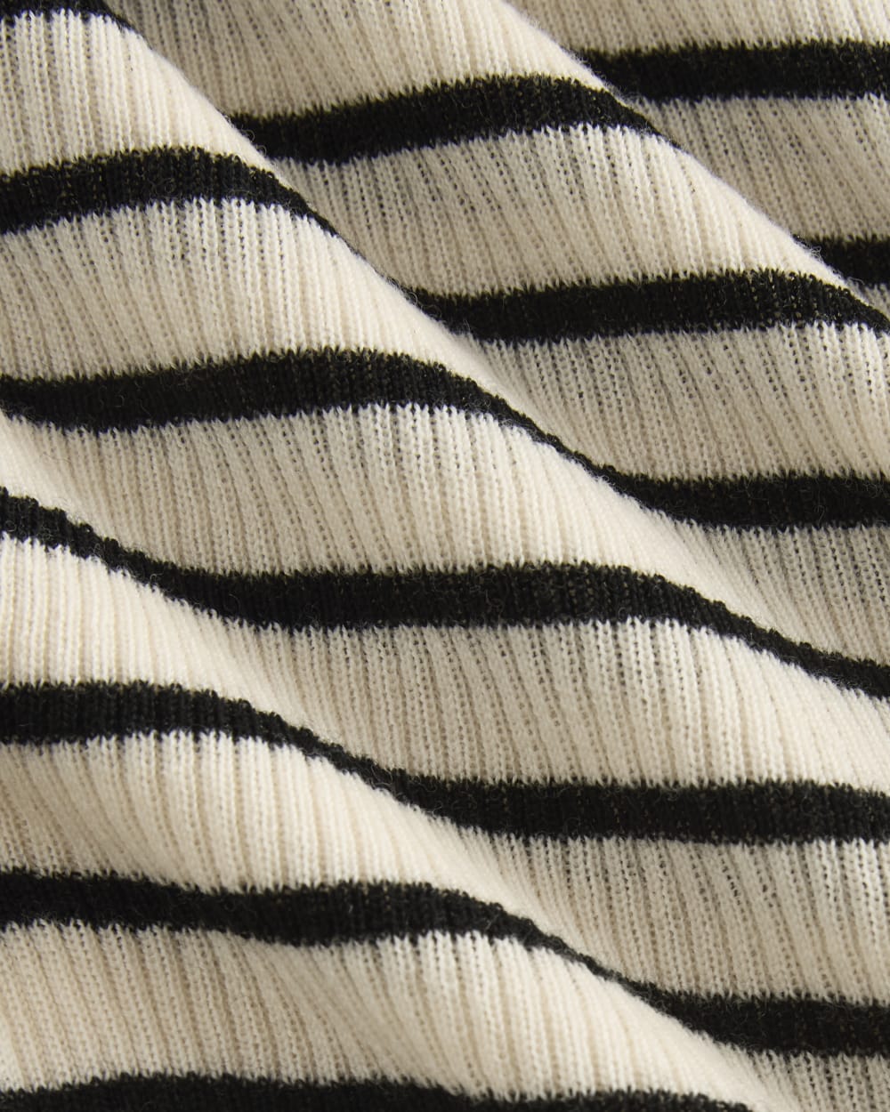 The Short-Sleeve Henley in Ultrasoft Merino in Parchment / Black — detail view
