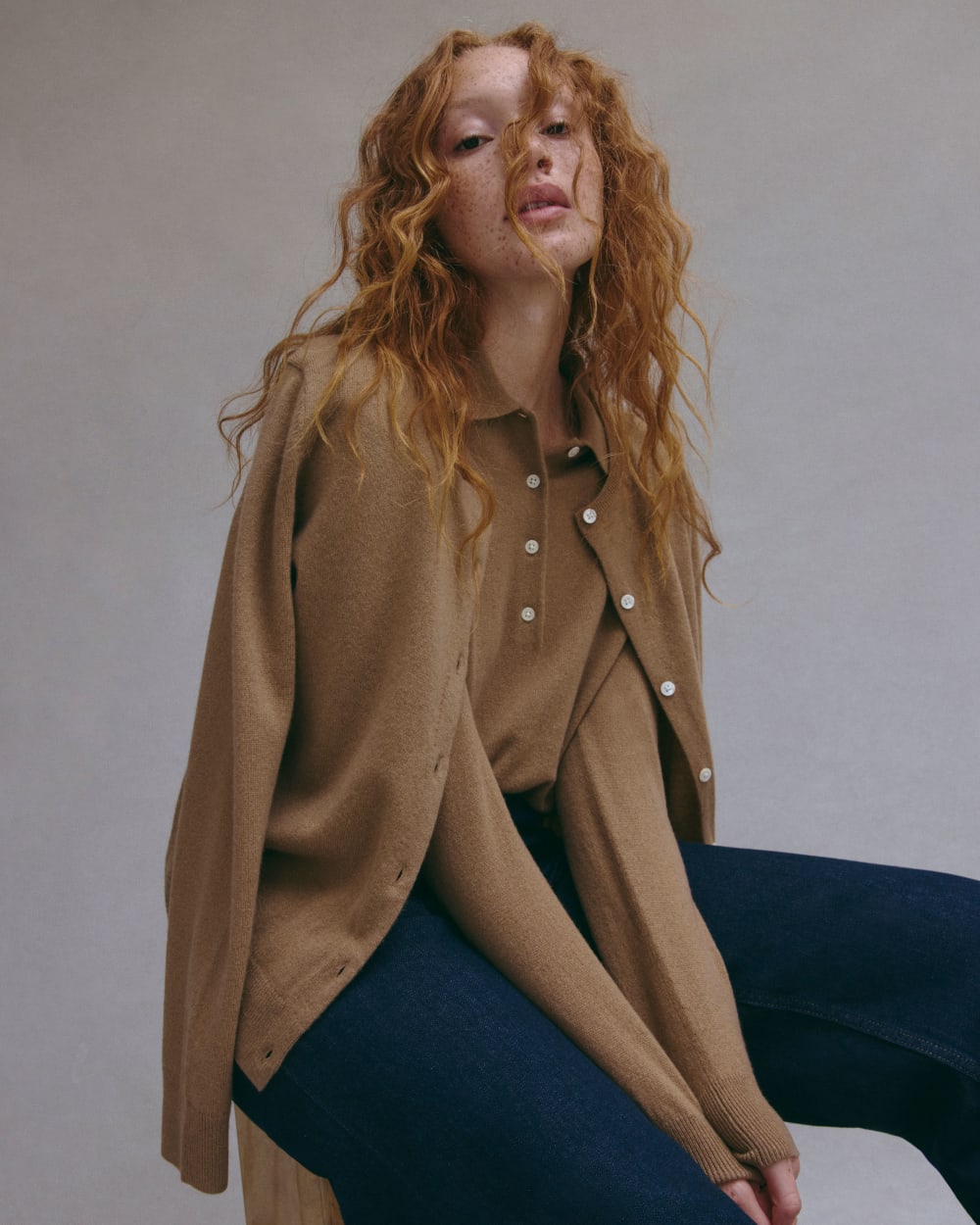 The Classic Polo in Cashmere in Tiger's Eye — detail view
