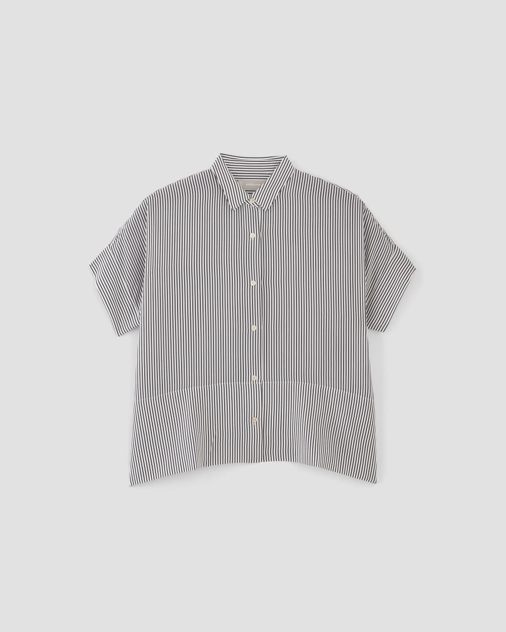 The Boxy Shirt in Washable Silk in Black / White — alternate view