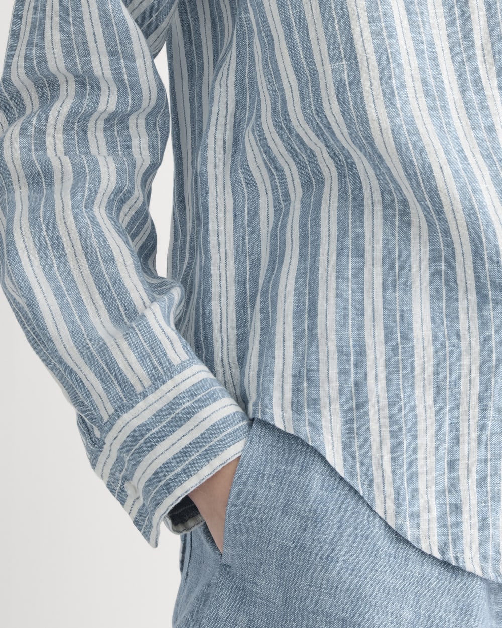 The Must-Have Shirt in Linen in Soft Cobalt/Bone — detail view