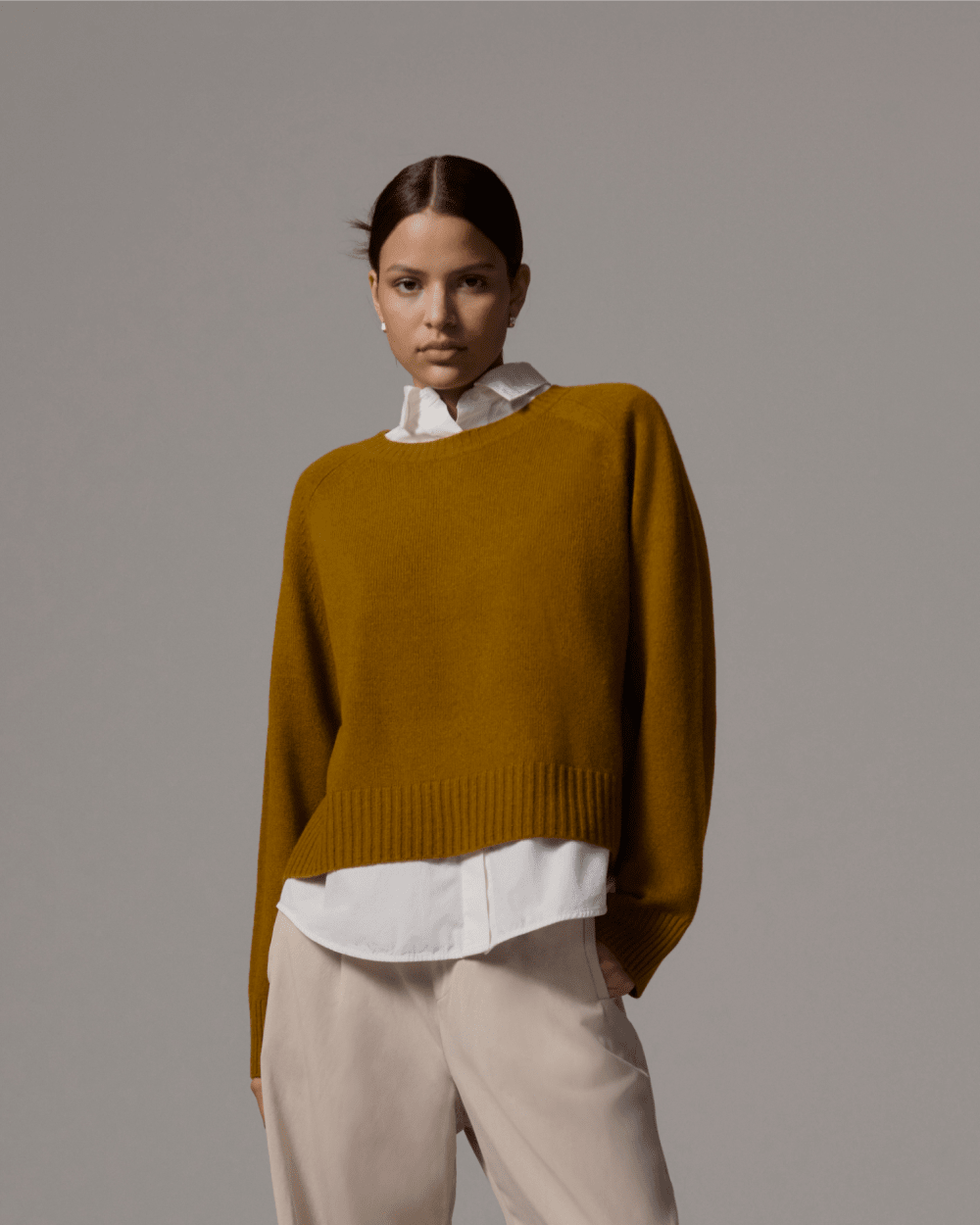 The Cashmere Boxy Crew in Tapenade — detail view