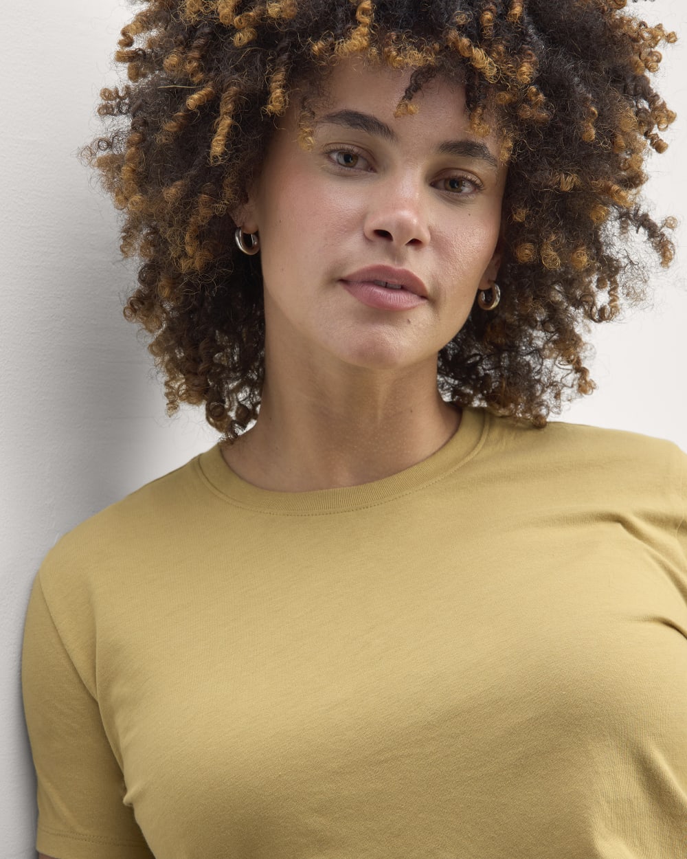 The Box-Cut Tee in Essential Cotton in Golden Oak — detail view