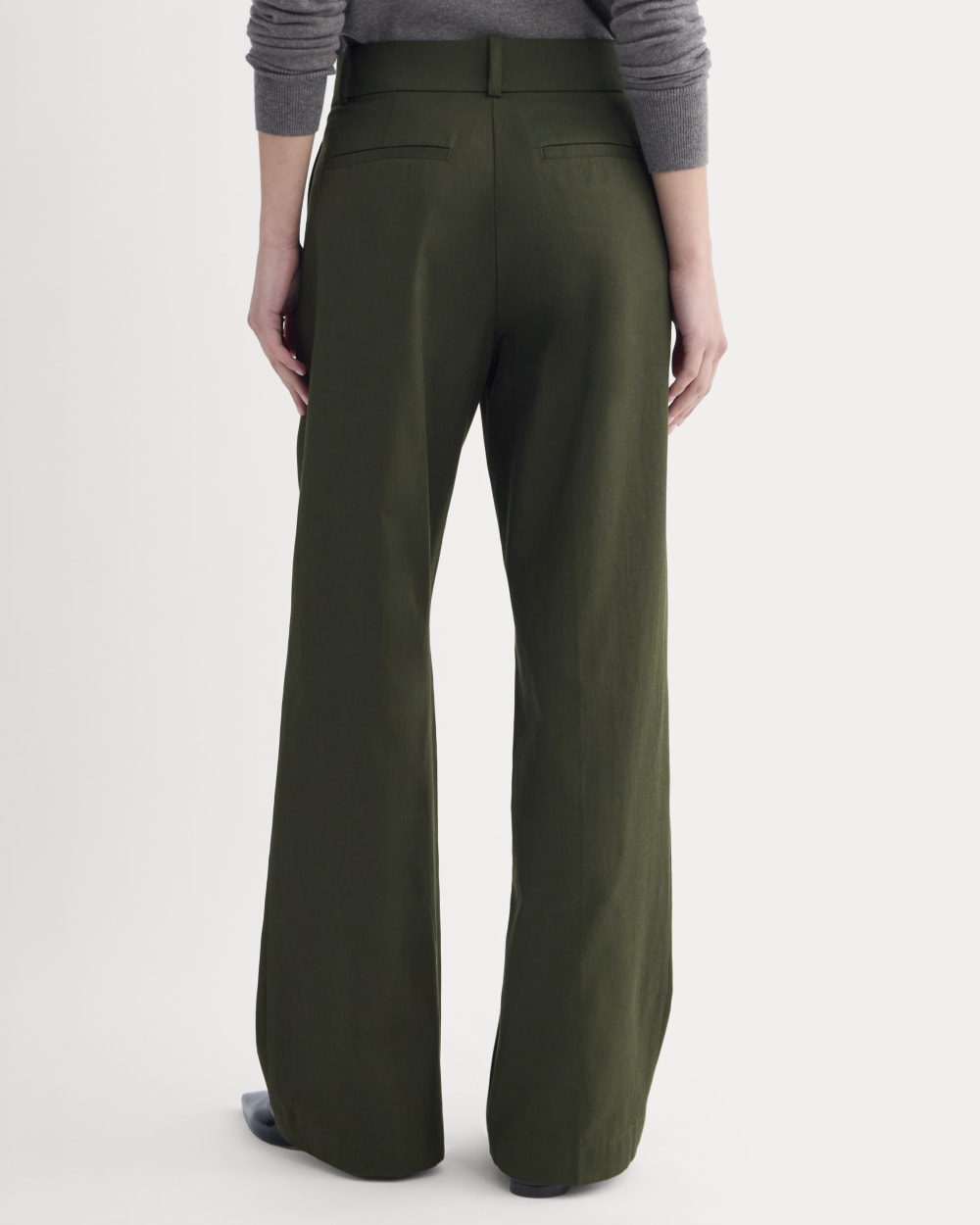 Wide-Leg Trouser in Buttersmooth in Dark Green — detail view