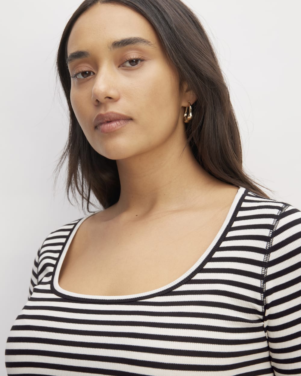 The Luxe Rib Scoop-Neck Tee in Bone / Black — detail view