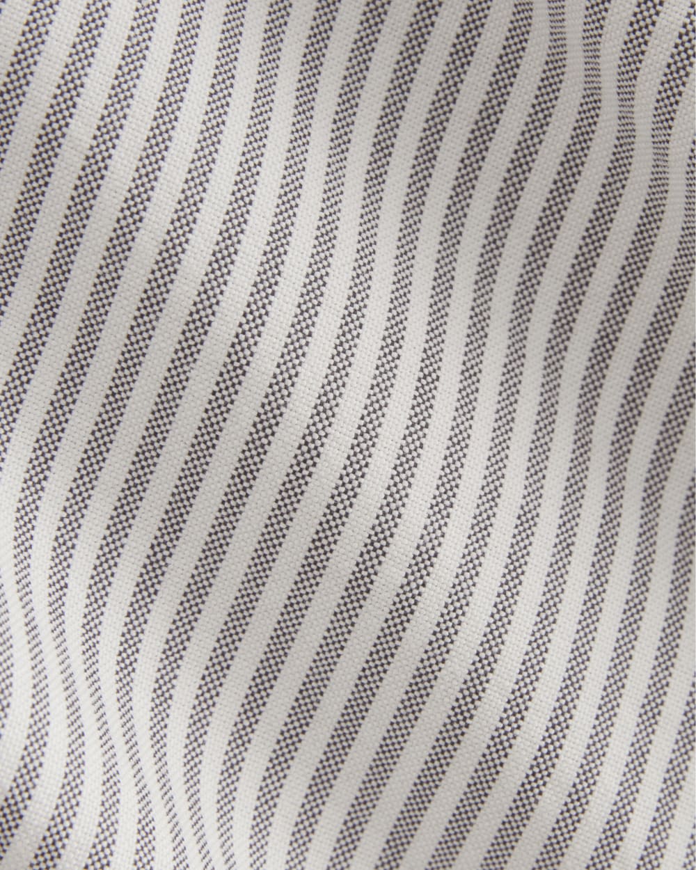 The Boxy Oxford in Black / White — detail view