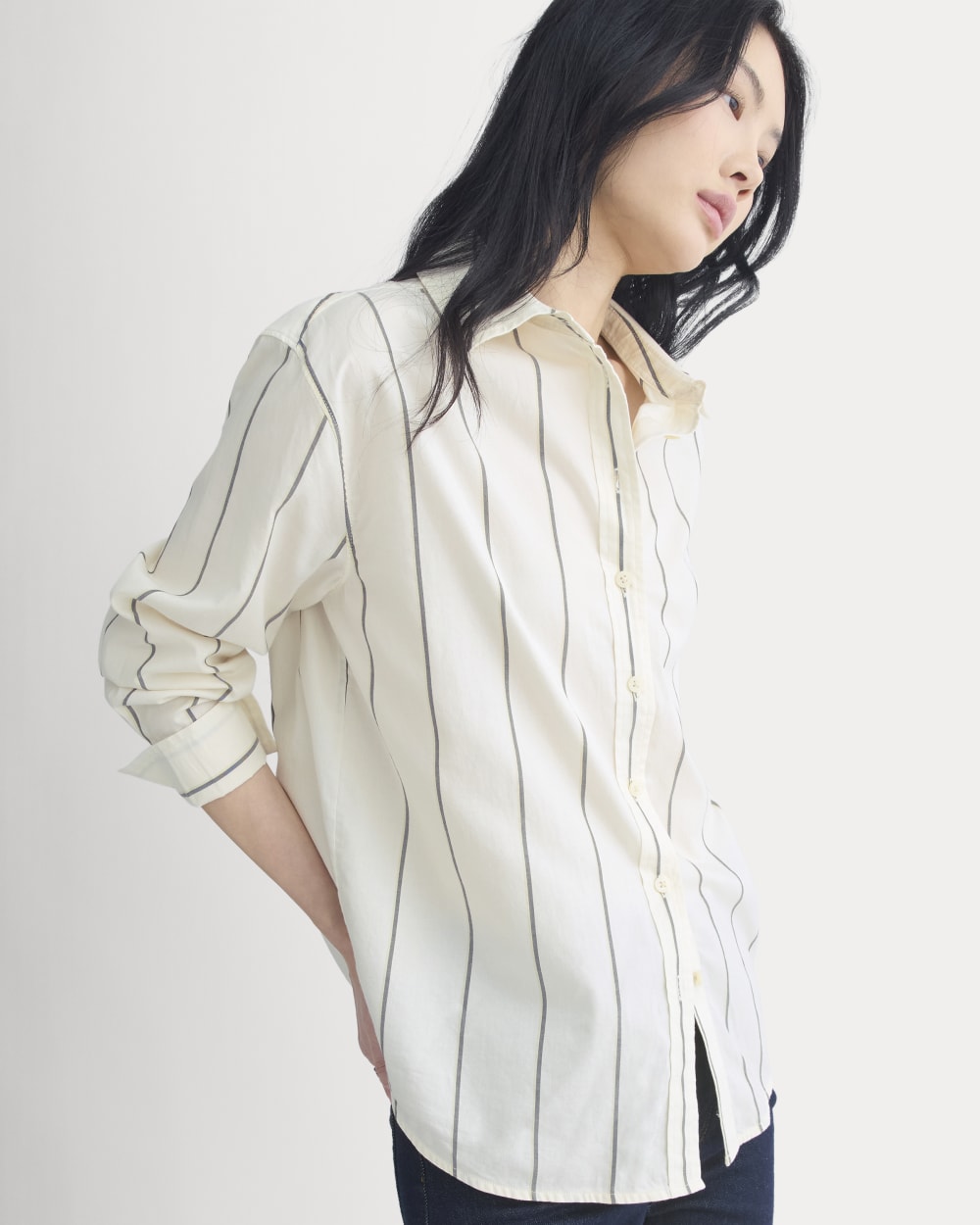 Everyday Shirt in Silky Cotton in Gardenia/Meteorite — front view