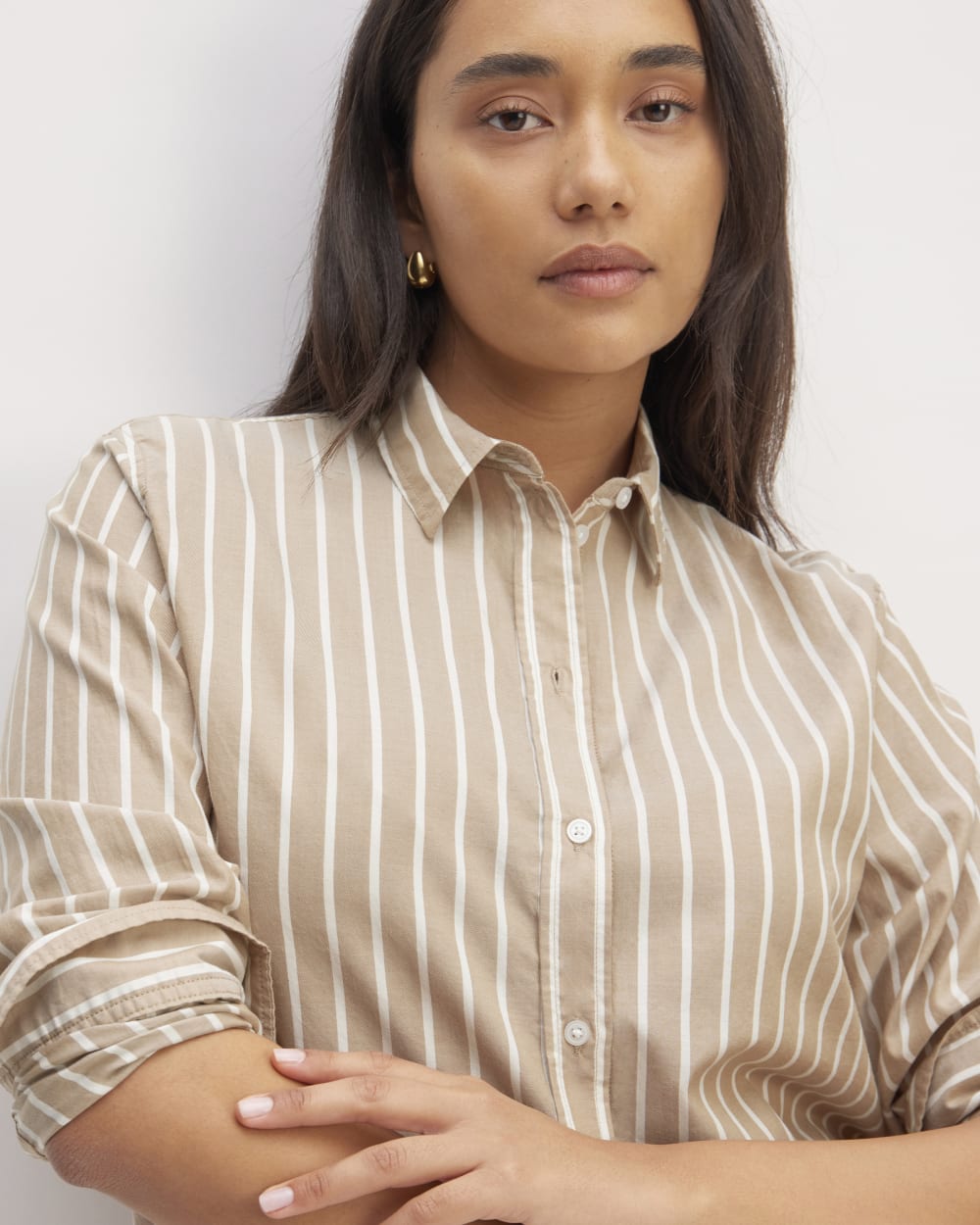 The Must-Have Shirt in Silky Cotton in Cherry Mahogany / White — detail view
