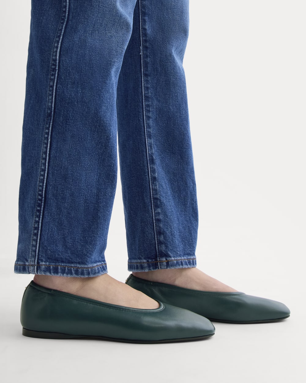 Made in Italy Flat in Juniper — detail view