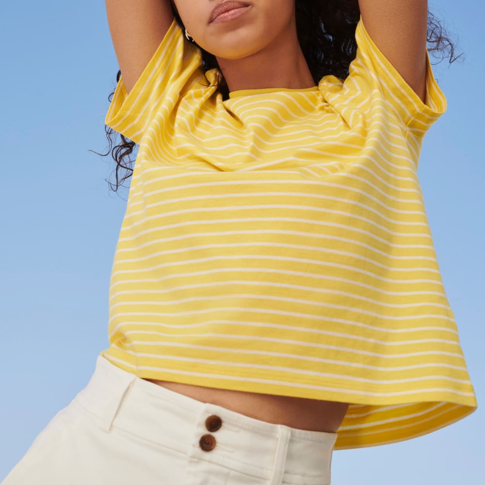 The Box-Cut Tee in Essential Cotton in Acacia / Tan — detail view