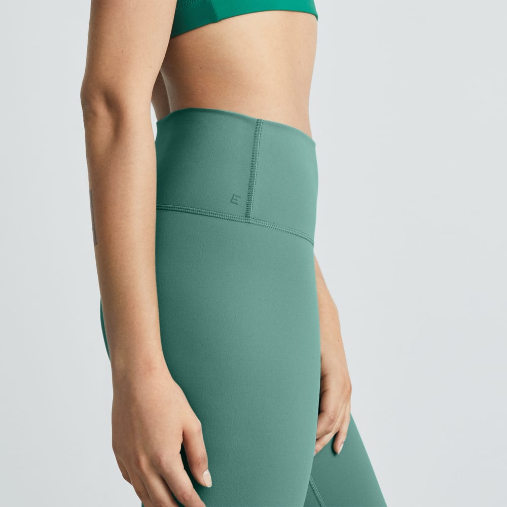 The Perform 24/7 Legging in Dark Mint — detail view