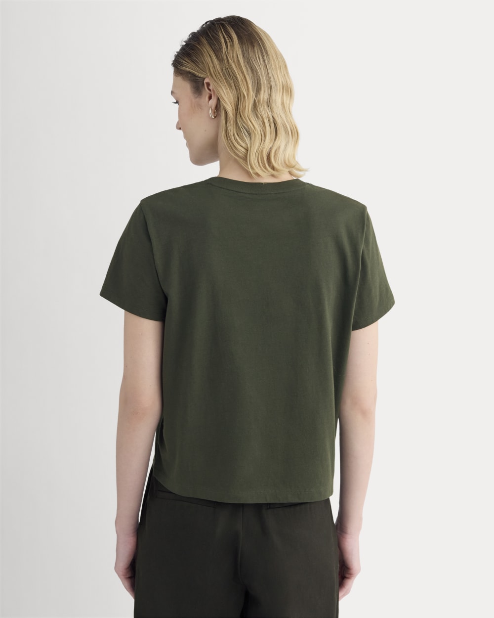 The Box-Cut Tee in Essential Cotton in Dark Green — detail view