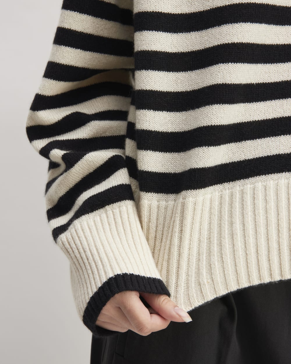 The Boxy Crew in Cashmere in Bone / Black — detail view