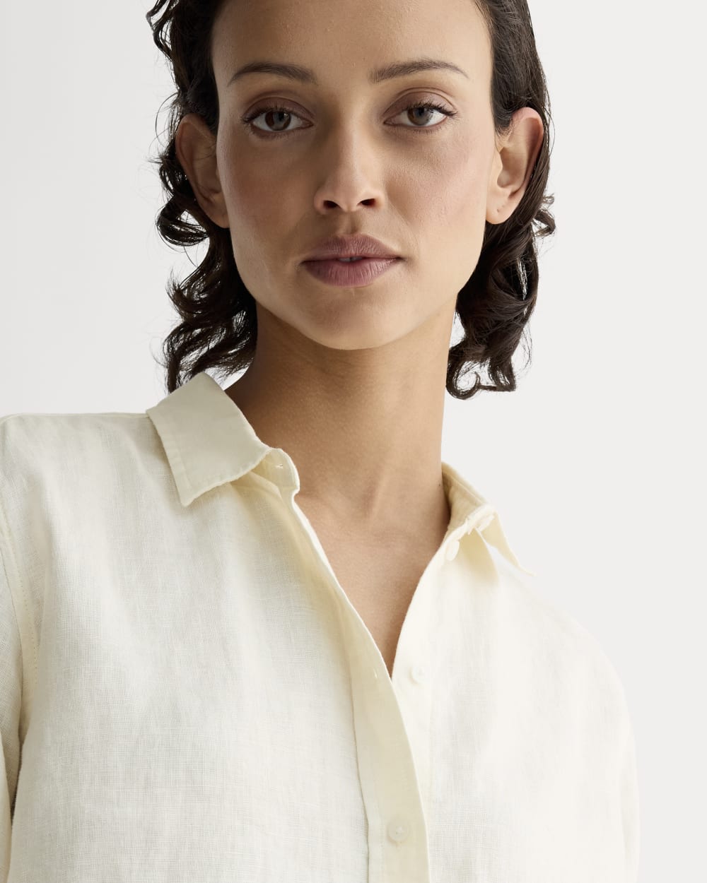 The Must-Have Shirt in Linen in Bone — detail view