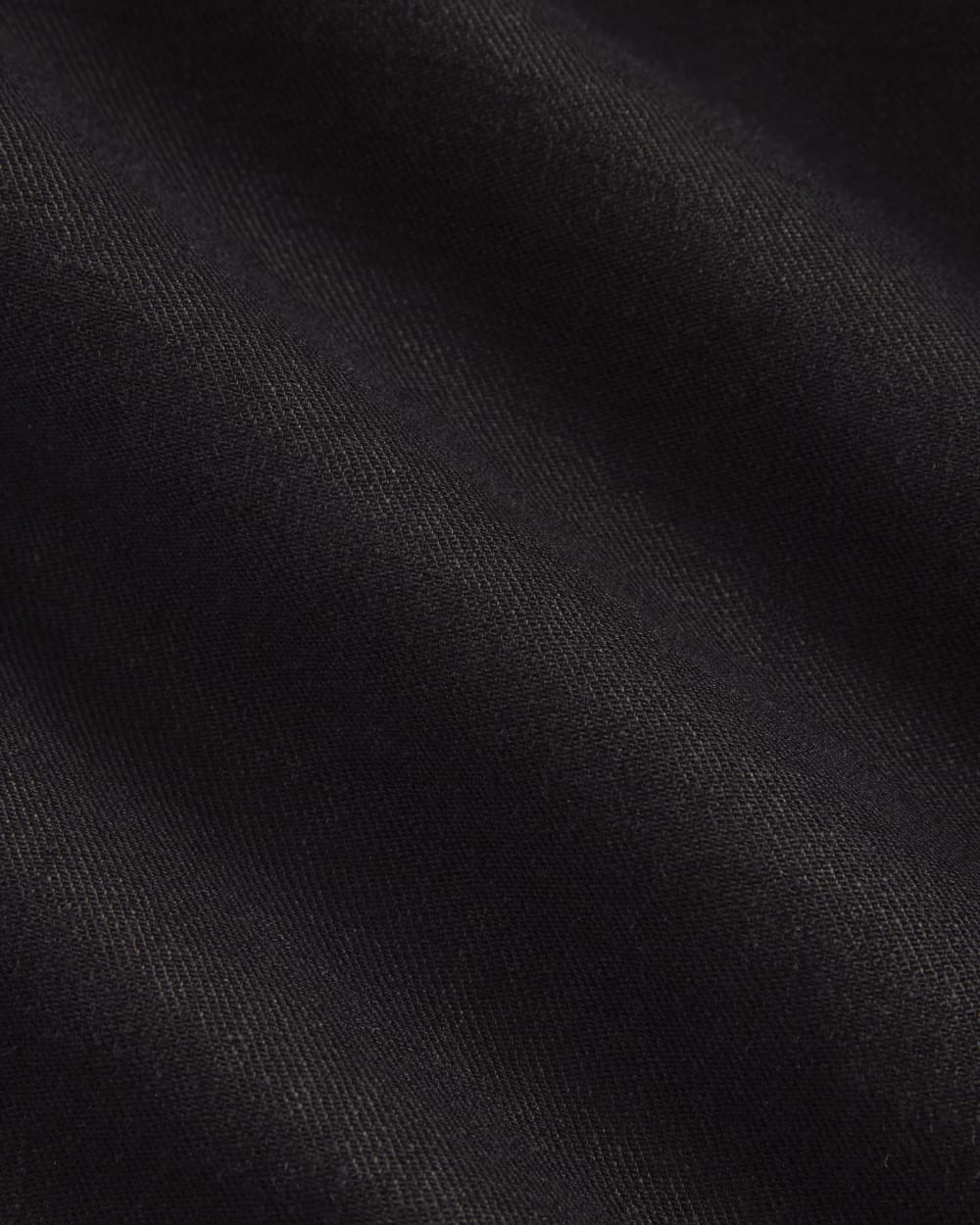 The Vest in Stretch Linen in Black — detail view