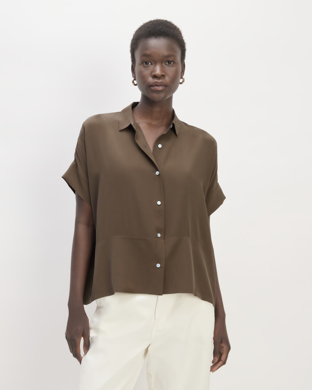 The Boxy Shirt in Washable Silk in Cocoa — front view