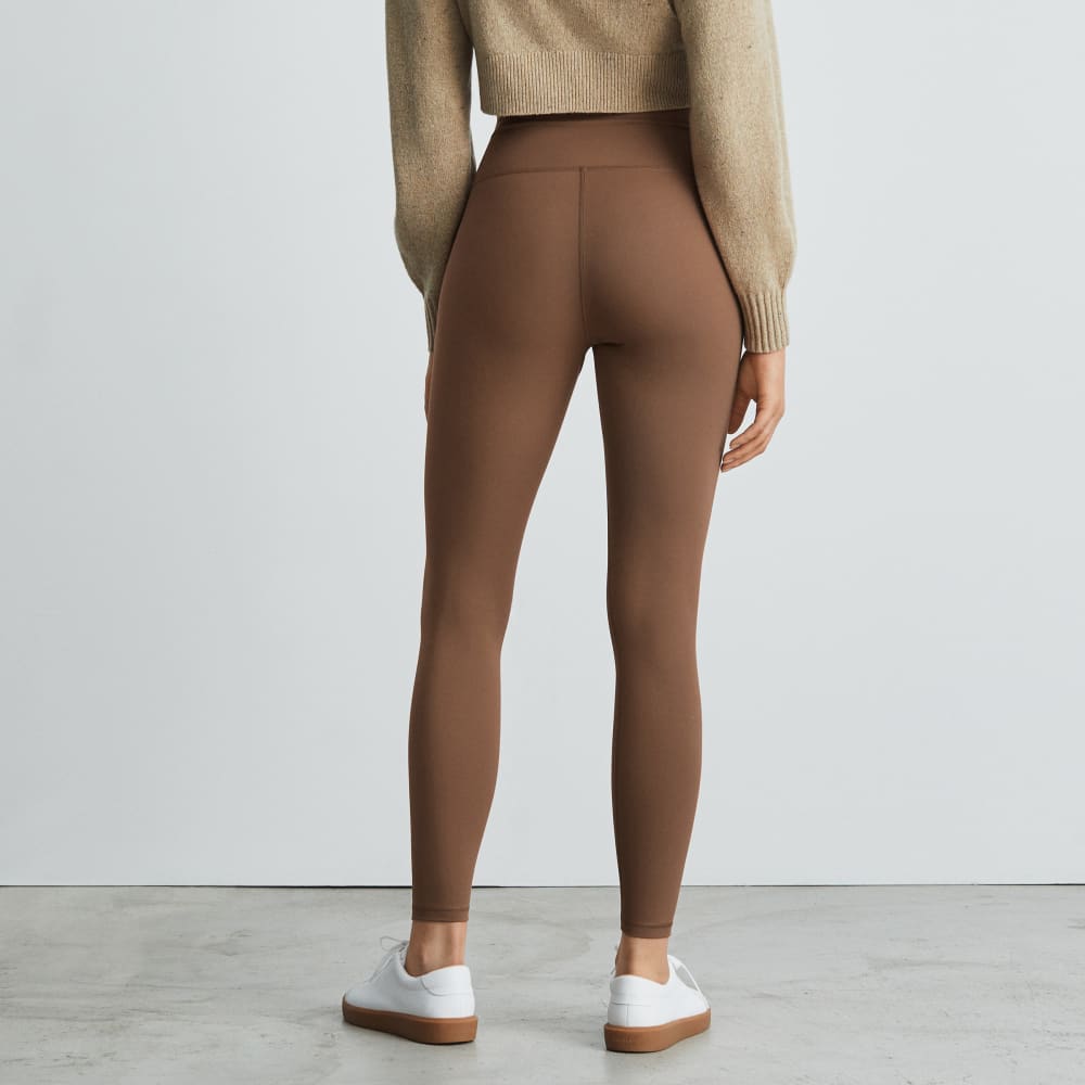 The Perform 24/7 Legging in Mocha — detail view