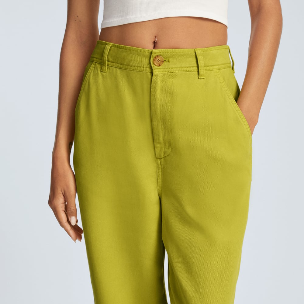 The Chino in Buttersoft in Key Lime — detail view