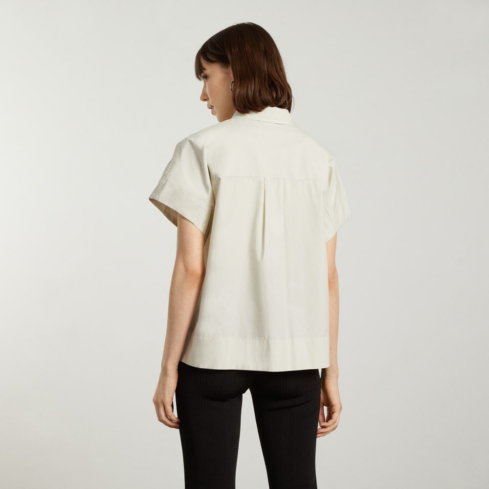 The Short-Sleeve Box Shirt in Sage — detail view
