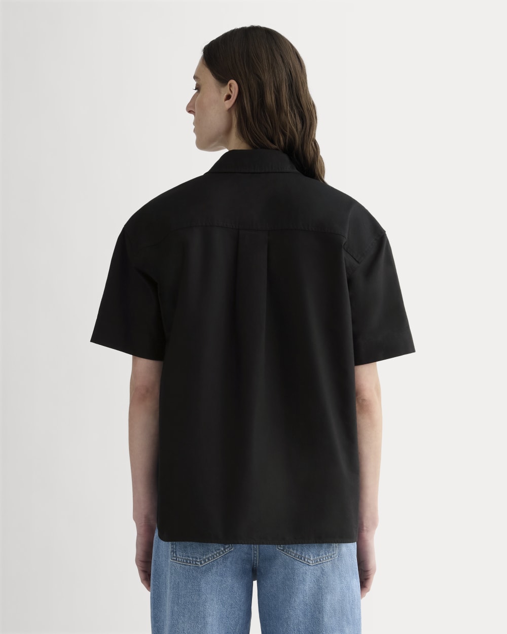 The Short-Sleeve Boxy Oxford in Black — detail view