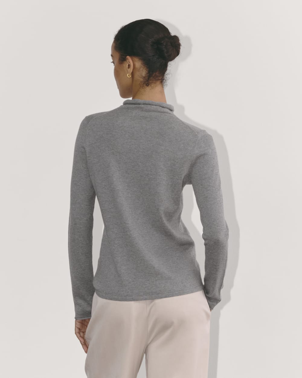 The Funnel Neck in Cotton Cashmere in Heather Charcoal — detail view