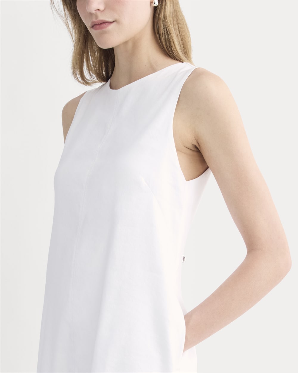 The Shift Dress in Stretch Linen in White — detail view