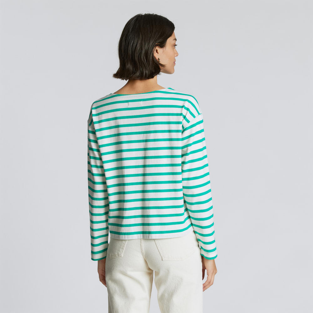 The Mariner Tee in Bright Jade / Canvas Tan — detail view