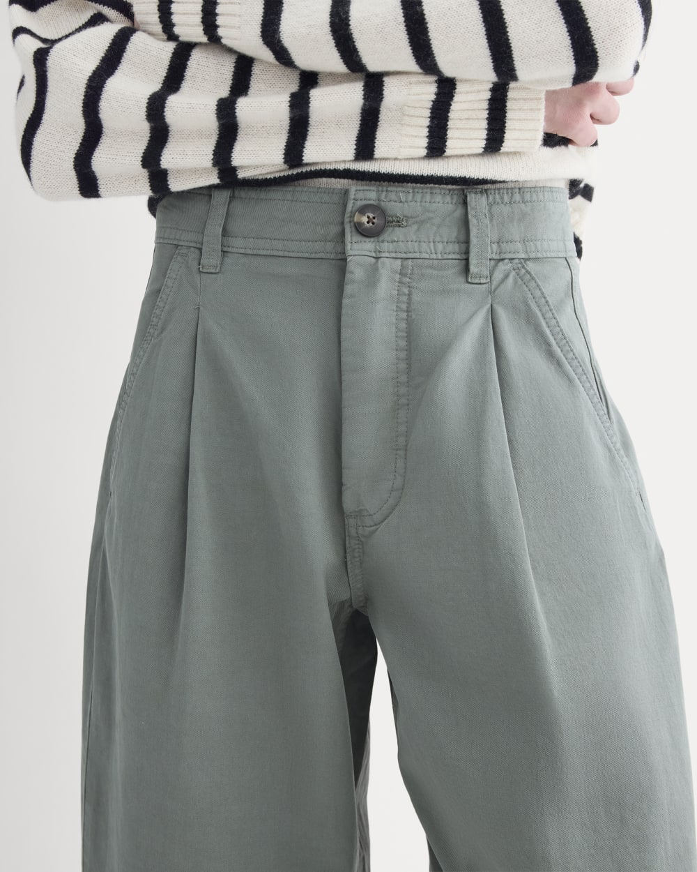 The Everywhere Pant in Agave Green — detail view
