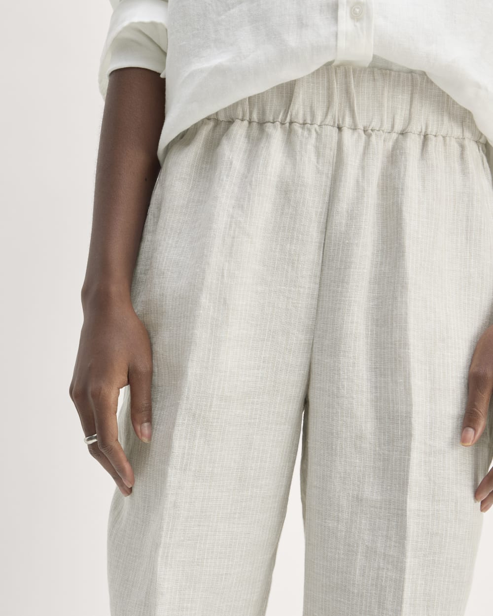 The Linen Easy Pant in Stone / White — detail view