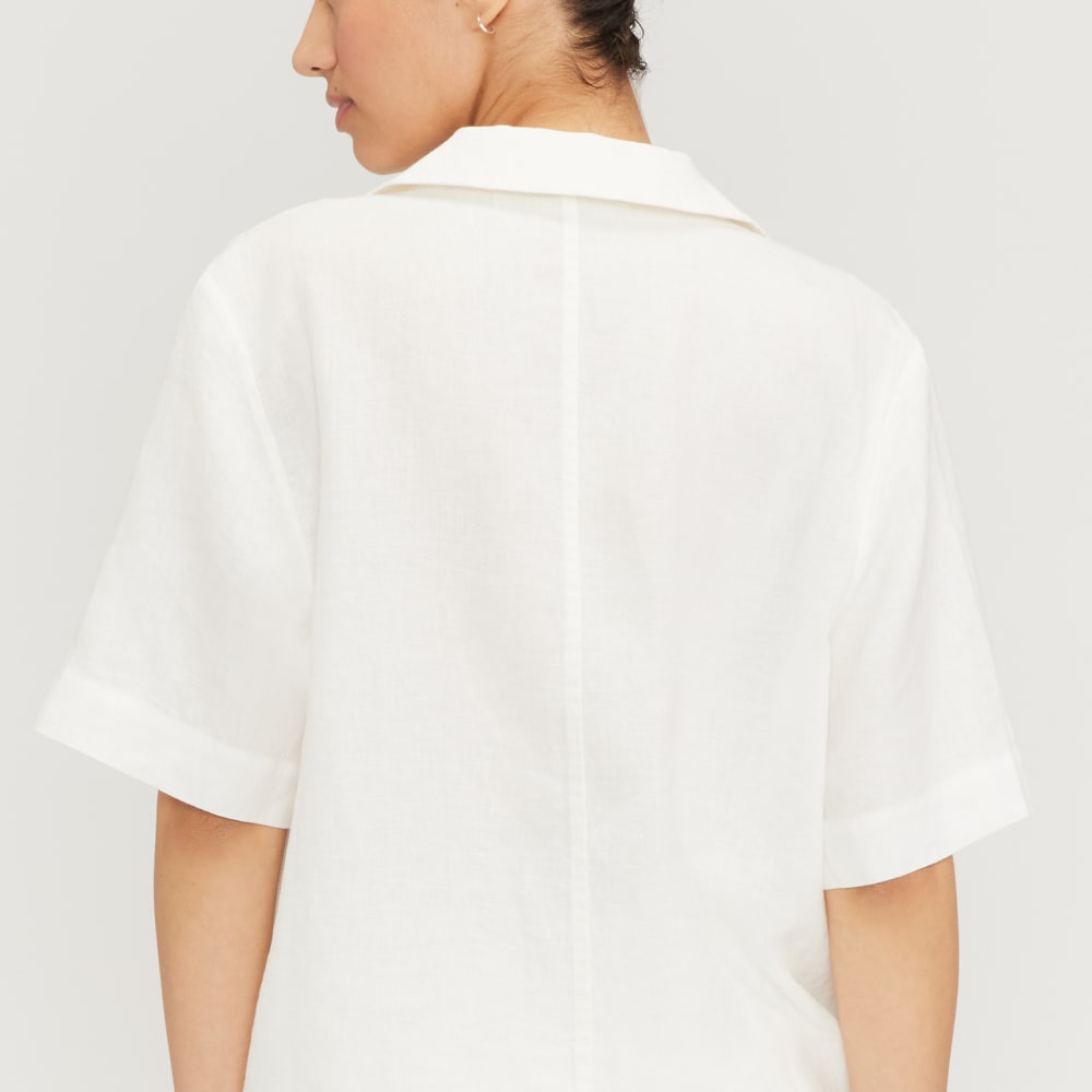 The Linen Workwear Shirt in White — detail view