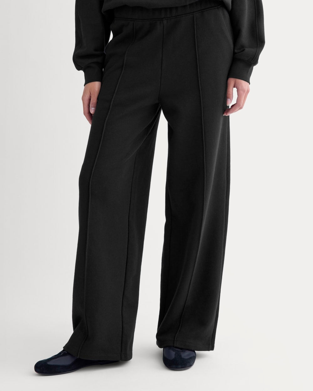 Lightweight Terry Pintuck Sweatpant in Black — detail view