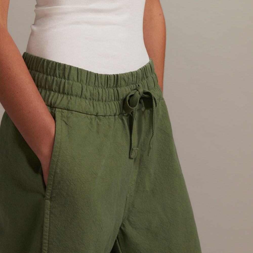 The Canvas Organic Cotton Pull-On Pant in Forest Green — detail view