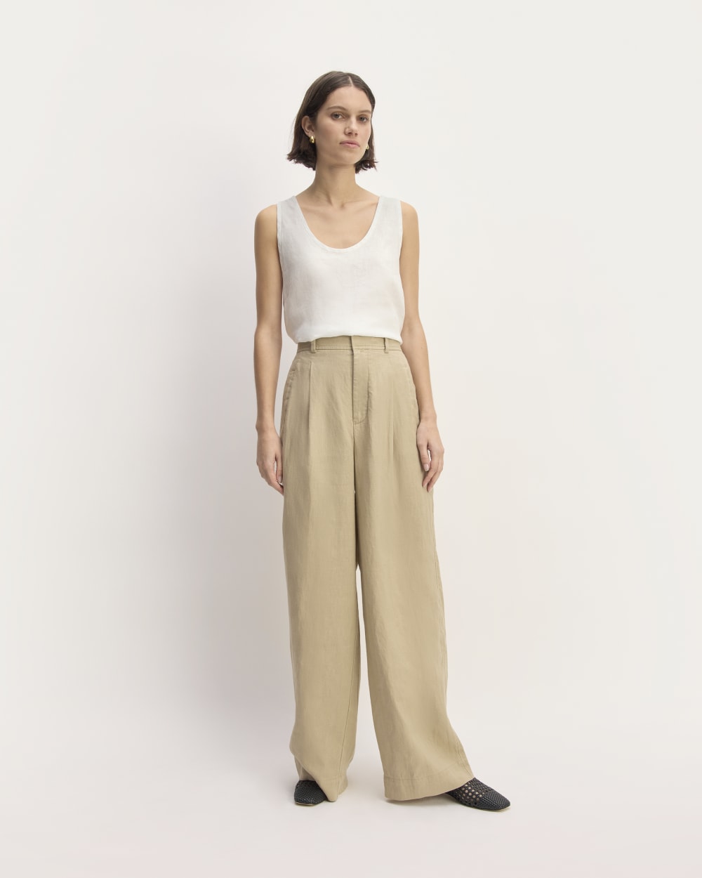 The Scoop Tank in Linen in White — detail view