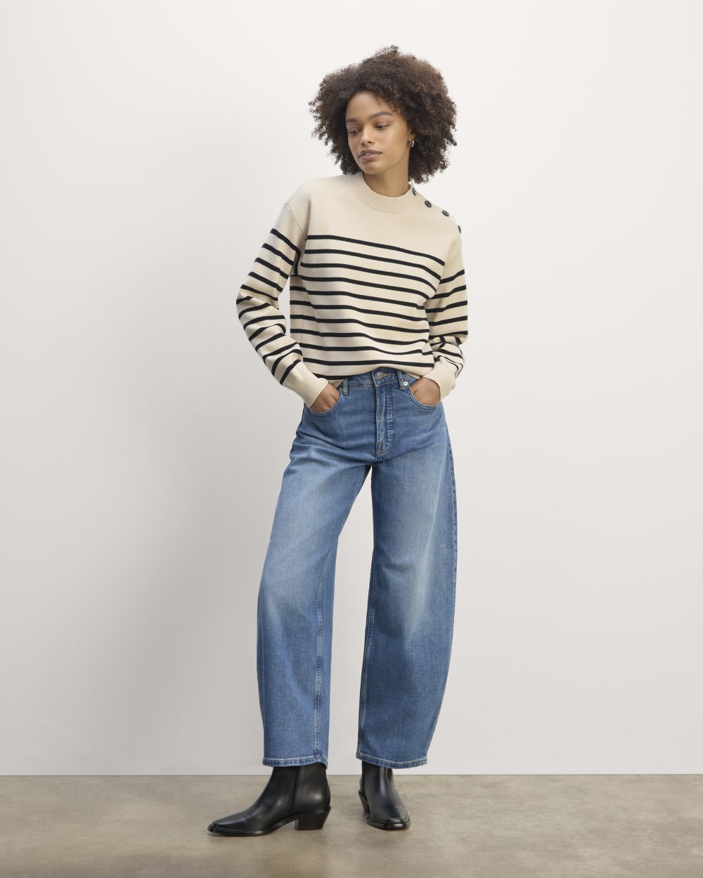 The Mariner Crew Sweater in Canvas / Black — detail view