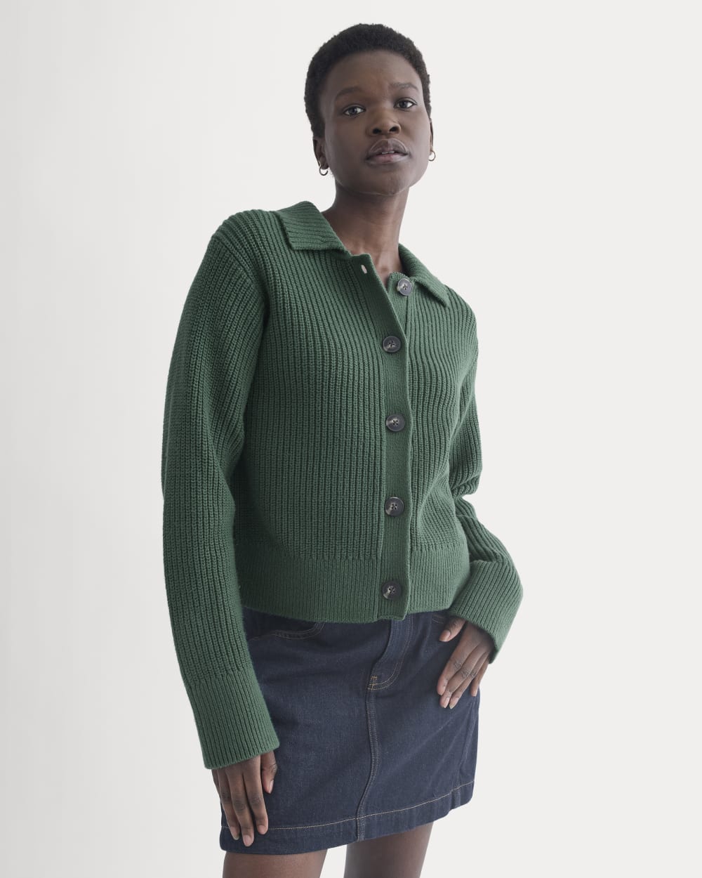Shrunken Cardigan in Everyday Cotton in Hunter Green — detail view