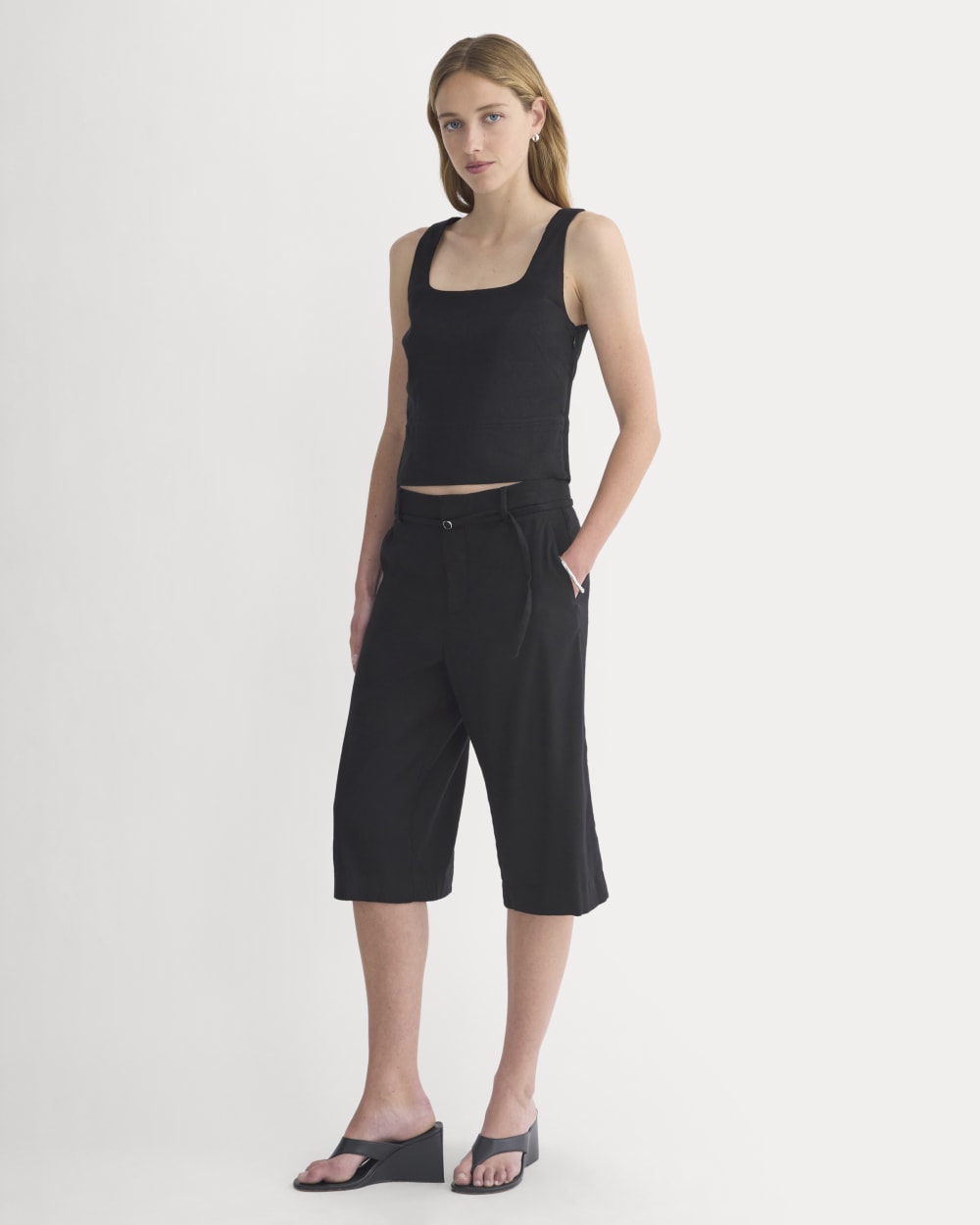 Square Tank in Stretch Linen in Black — detail view