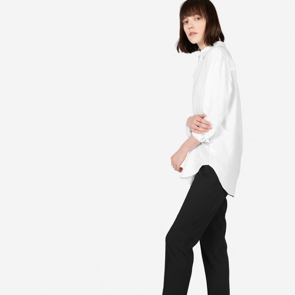 The Must-Have Shirt in Linen in White — detail view