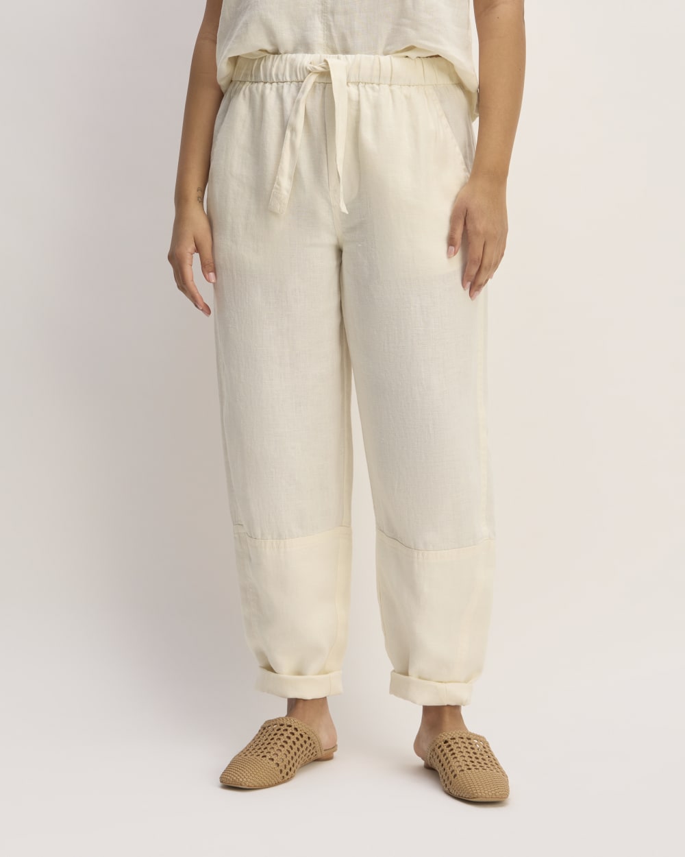 The Linen Pull-On Barrel Pant in Bone — detail view