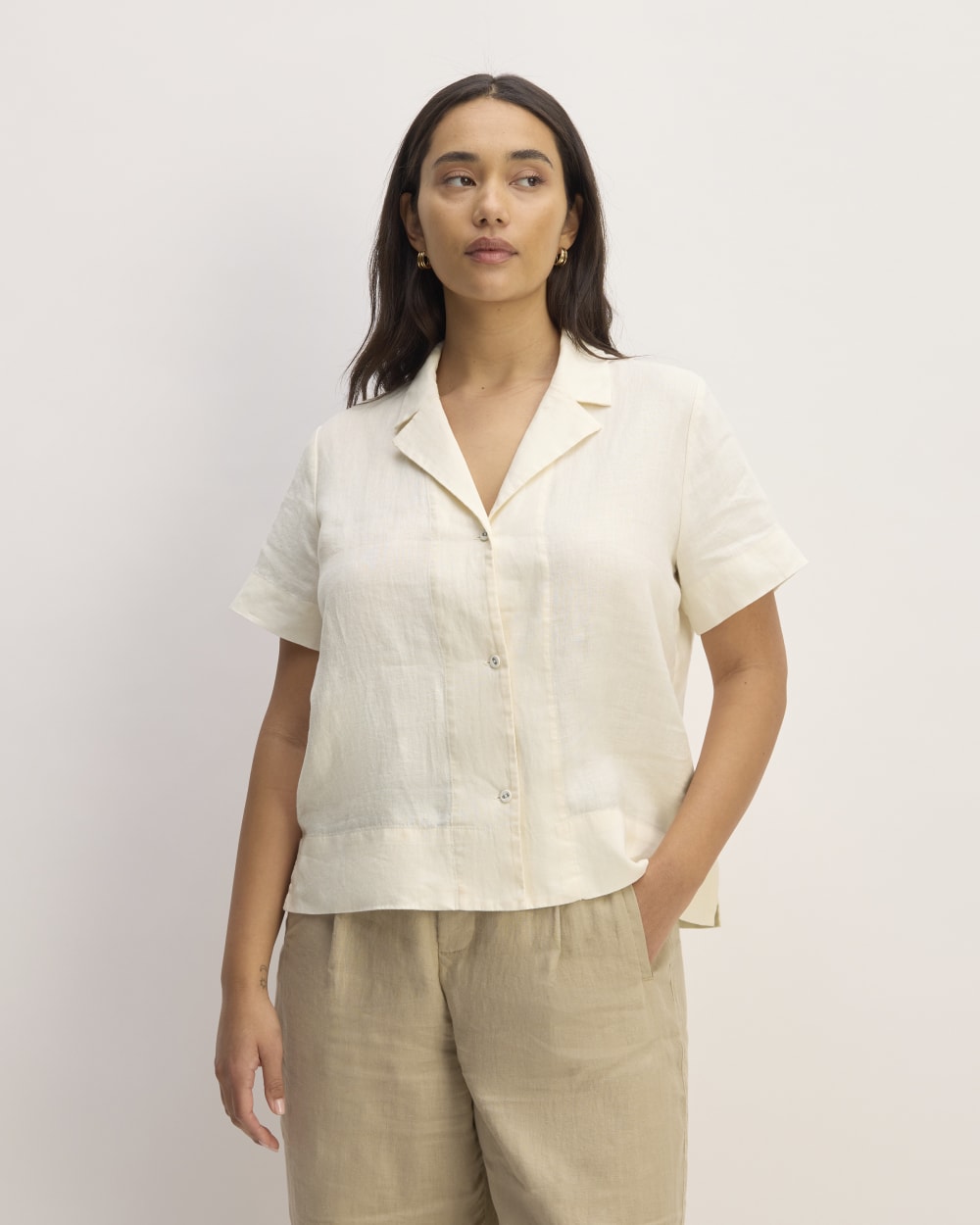 The Notch Shirt in Linen in Bone — front view