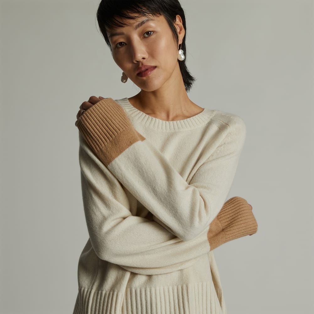 The Cashmere Boxy Crew in Bone / Light Camel — detail view