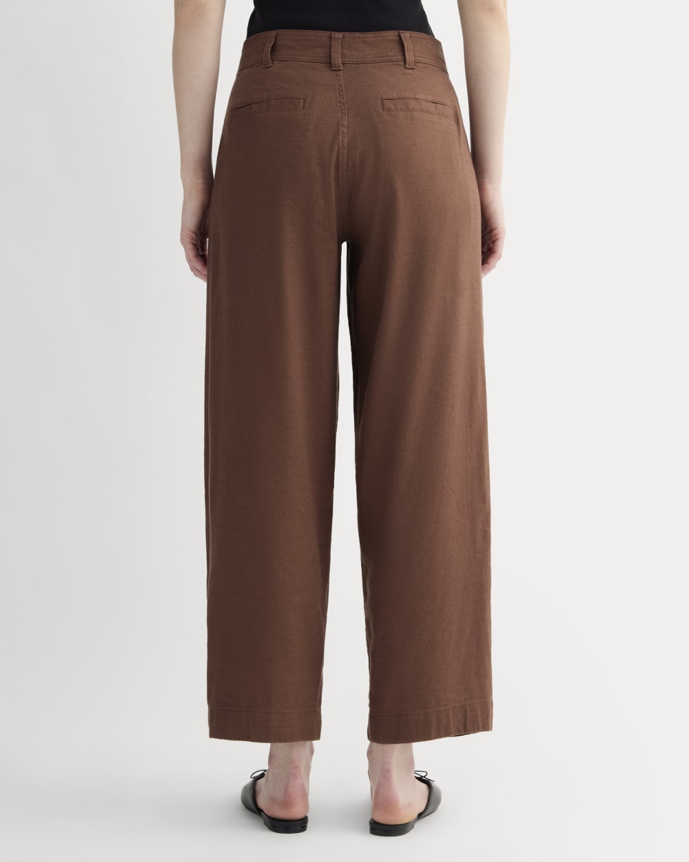 The Everywhere Pant in Stretch Linen in Cedarwood — detail view
