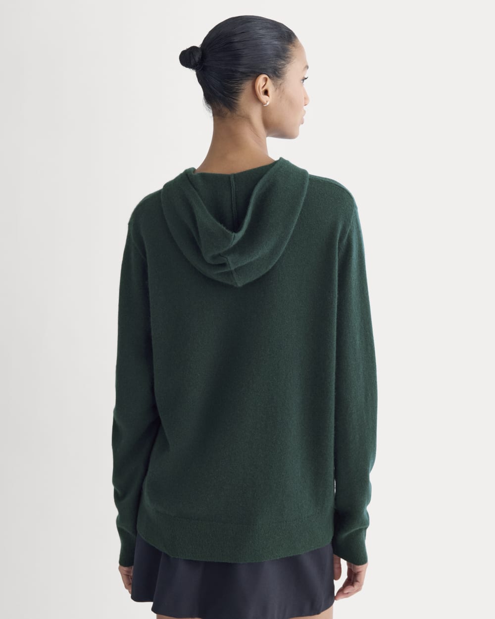 Everlane x Peace & Quiet Cashmere Hoodie in Pine — detail view