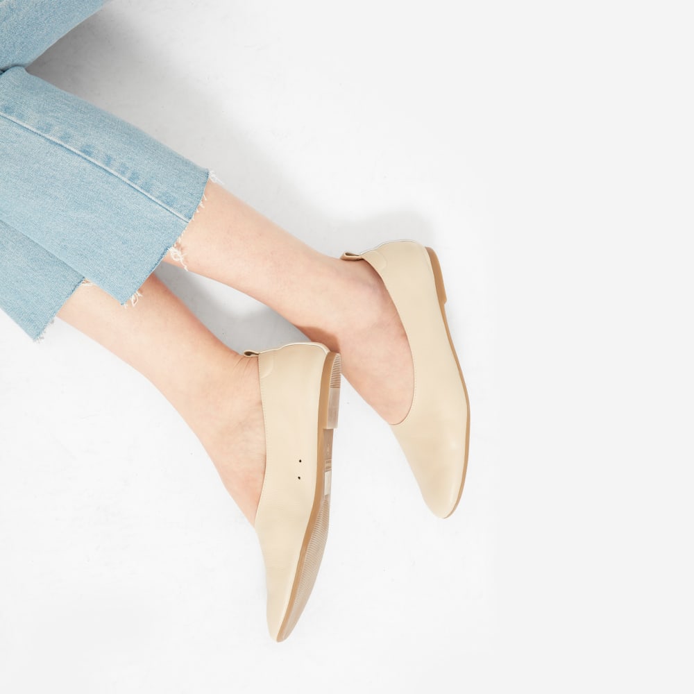 The Day Glove in Narrow Fit in Cream — alternate view