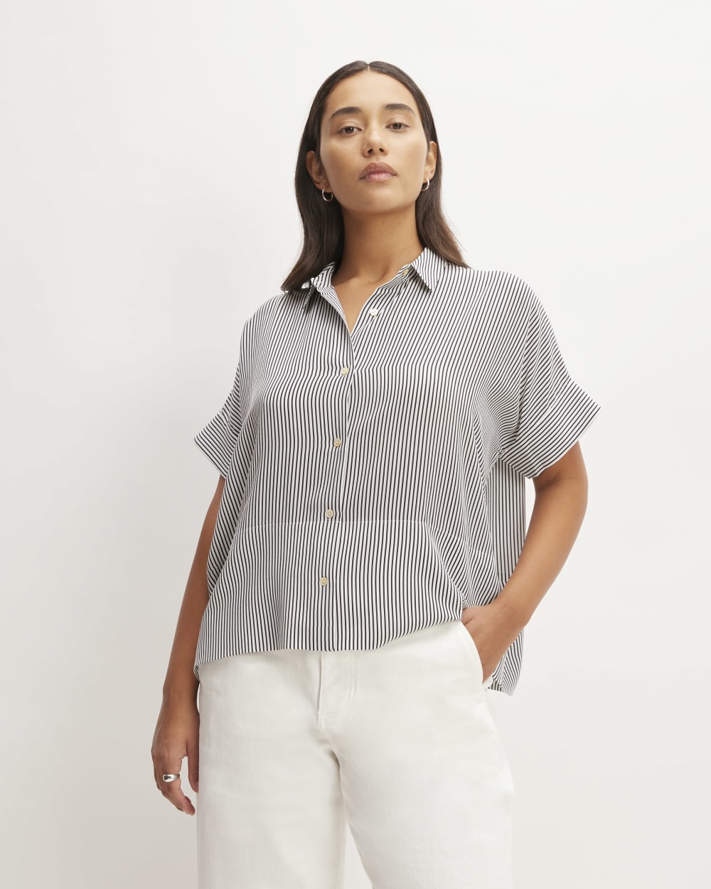 The Boxy Shirt in Washable Silk in Black / White — front view