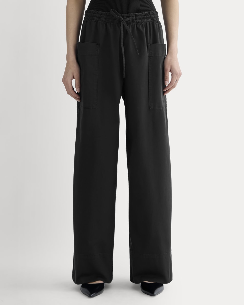 The Easy Cargo Pant in Black — detail view
